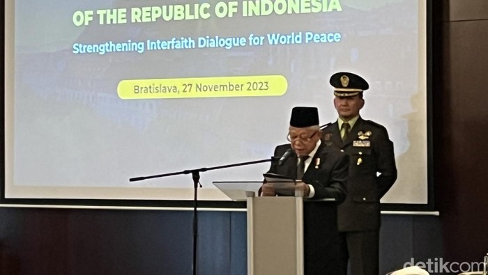 Maruf Amin dalam dialog lintas agama di Bratislava, Slovakia.