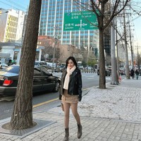 Penampilan Mawar selama di Korea tak kalah mencuri atensi. Memiliki tubuh yang langsing, penampilan Mawar disebut-sebut bak ABG. Foto: Instagram/@mysamawar