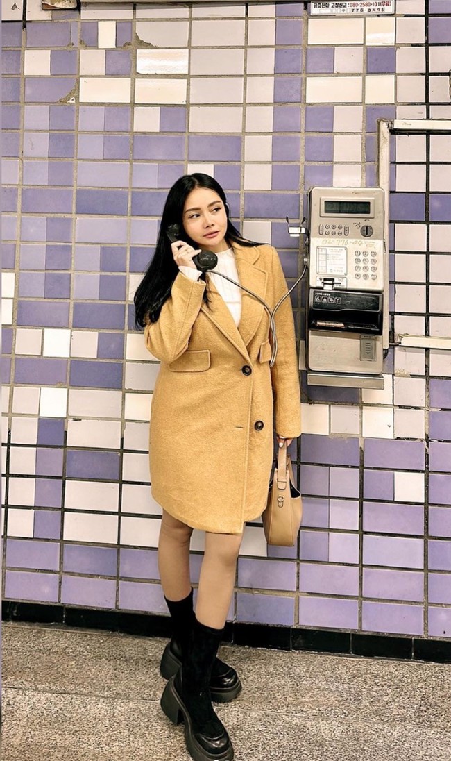 Bertubuh langsing dan memiliki wajah yang semakin cantik, penampilan Mawar pun banjir pujian. “Teteh meuni geulis..vibes nya eonni eonni korea pisaan,” komentar salah seorang netizen. Foto: Instagram/@mysamawar