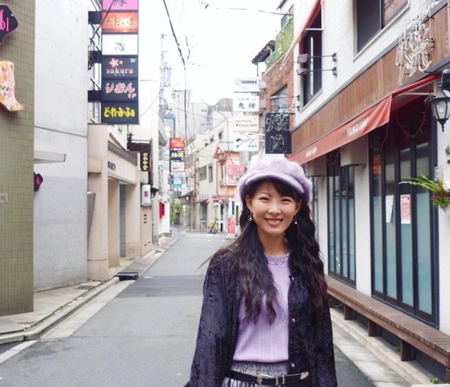 Selama jadi waitress di Selandia Baru, Mayuko juga tidak harus selalu peduli dengan penampilan. Dikatakan jika ia sebelumnya kerap insecure karena punya tipe kulit yang sering bermasalah dan dianggap sebagai kekurangan di negaranya. Foto: Instagram