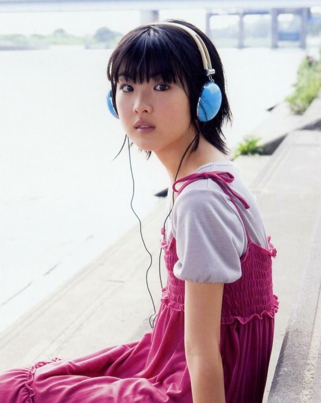 Dalam wawancara terbaru, wanita yang sudah tampil di puluhan film tersebut mengungkap keputusannya berhenti sementara jadi artis dan pindah ke luar negeri. Mayuko mengaku sebenarnya senang bekerja sebagai aktris tapi seiring bertambahnya usia, banyak orang menghakimi penampilannya yang berubah. Foto: Instagram