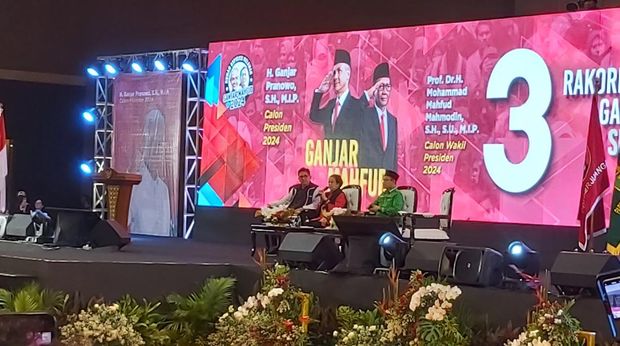 Megawati dalam pengarahannya di acara Rapat Koordinasi Nasional (Rakornas) Relawan Ganjar-Mahfud se-Pulau Jawa, di JIExpo, Senin (27/11/2023).