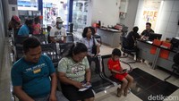 Berada di pesisir, mayoritas nasabah yang datang ke BRI Unit Likupang adalah pedagang dan nelayan. 