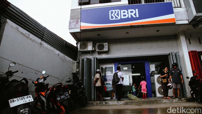 BRI unit Likupang menjadi salah satu kantor cabang di Sulawesi Utara. Kantor cabang ini berusaha membantu nasabah dengan kemudahan transaksi.