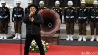 Padi Reborn membuka penampilannya dengan lagu Harmoni.