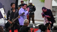 Capres Prabowo Subianto sempat menyapa personel Padi Reborn  