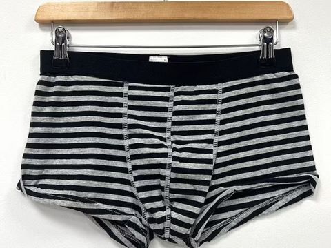 Pakaian bekas Ed Sherran yang dilelang untuk amal.