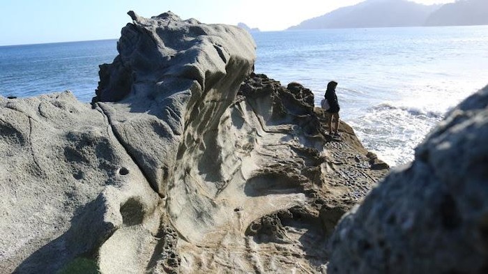 Pantai Poncomoyo Banyuwangi.