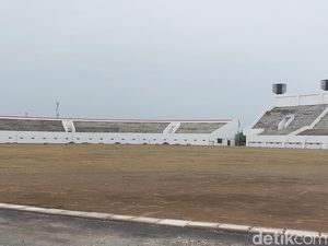Stadion Watubelah Cirebon Pakai Rumput Standar FIFA dari Jepang
