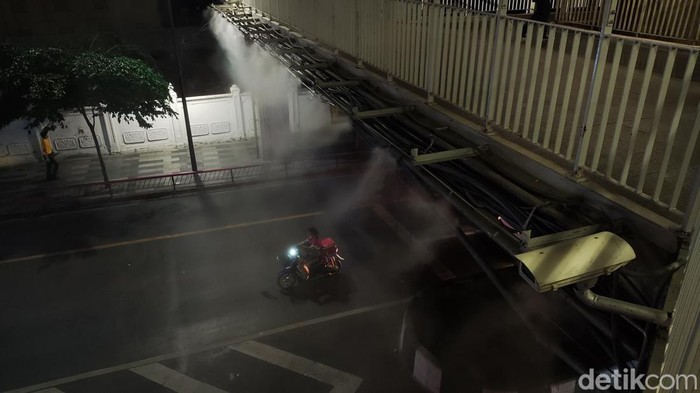 Pendingin jalan di Bangkok, Thailand.
