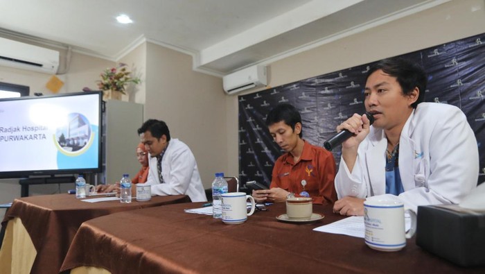 Direktur Radjak Hospital Purwakarta dr M Andri Muttaqin menyampaikan, Radjak Hospital Purwakarta memiliki kerjasama dengan pengelola jalan tol Cipularang dan Cipali  dalam pengawasan risiko kecelakaan di jalan raya.