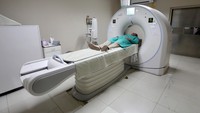 Mesin CT Scan yang ada di Radjak Hospital Purwakarta yang siap memberikan laporan kesehatan kepada seorang pasien, baik pasien kecelakaan maupun pasien lainnya yang mengalami kelainan di sekitar kepala.