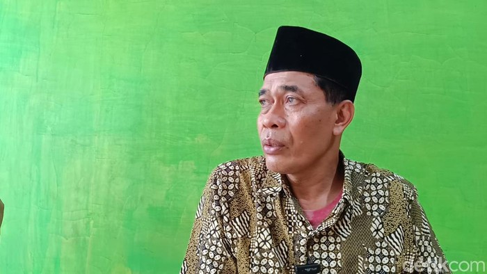 Ayah korban pesilat meninggal, Suparno (56). Anaknya, WA, tewas setelah dianiaya senior di Karanganyar.