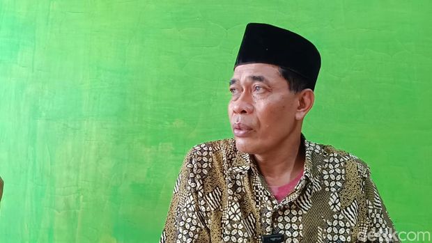 Ayah korban pesilat meninggal, Suparno (56). Anaknya, WA, tewas setelah dianiaya senior di Karanganyar.