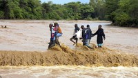 Banyak negara Tanduk Afrika masih mengalami curah hujan deras yang oleh lembaga bantuan digambarkan sebagai fenomena banjir yang jarang terjadi di wilayah tersebut.  