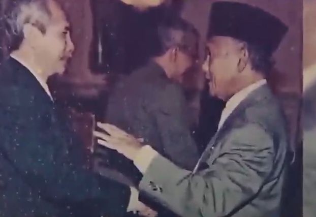 Prof. Harijono dengan Presiden RI ke-3 BJ Habibie