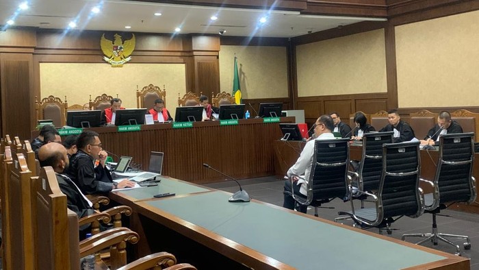 Rafael Alun menjalani pemeriksaan sebagai terdakwa (Mulia/detikcom)