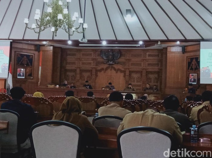 Rapat paripurna persetujuan Raperda APBD Klaten 2024, Senin (27/11/2023).
