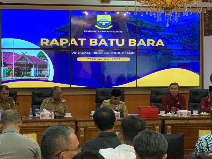 Rapat stockpile batubara PT SAS yang mendapat penolakan warga