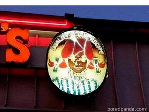 Gegara Salah Desain Papan Nama, 10 Restoran Ini Punya Aura Seram