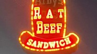 Restoran sandwich ini tak segera mengganti lampu untuk papan nama restorannya yang sudah mati. Akhirnya menimbulkan kesan bahwa sandwichnya terbuat dari daging tikus. Foto: Bored Panda