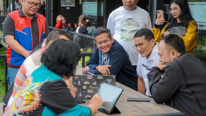 Sandiaga Bertemu Calon Investor Danau Toba