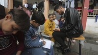 Anak-anak nampak antusias mengikuti kelas tersebut.