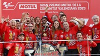 Naik ke MotoGP, Francesco Bagnaia akhirnya pindah ke pabrikan, di mana tim Valentino Rossi baru masuk kelas tertinggi pada 2022. Saat itu, Bagnaia sudah gabung tim Ducati, yang bisa ia persembahkan dua gelar dalam dua musim beruntun pada 2022 dan 2023. AP/Alberto Saiz  