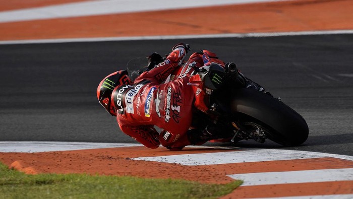 Motorcycling - MotoGP - Valencia Grand Prix - Circuit Recardo Tormo, Valencia, Spain - November 26, 2023 Ducati Lenovo Teams Francesco Bagnaia during the race REUTERS/Pablo Morano