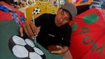 Kejar Cuan Piala Dunia U-17, IKM Jualan Payung-Topi Motif Bola