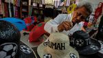 Kejar Cuan Piala Dunia U-17, IKM Jualan Payung-Topi Motif Bola