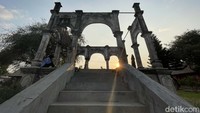 Arsitektur yang unik membuat Taman Ujung adalah destinasi sip bagi traveler yang ingin mendapatkan spot foto instagramable.    