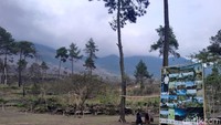 Tegal, sering diartikan sebagai lapang yang luas. Sesuai dengan pengertian ini, Tegal Malaka adalah sebuah hamparan padang terbuka yang dipenuhi ilalang dan pepohonan. Tempatnya tidak rata, dan membentuk kontur alam yang mempesona.