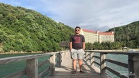 Dermaga dan kehijauan Pantai Pede.