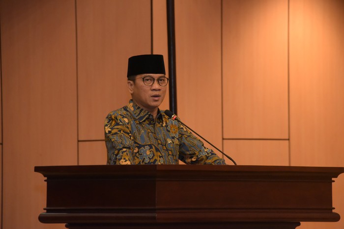 Wakil Ketua MPR Yandri Susanto menyatakan bahwa seharusnya Baca Tulis Quran menjadi mata pelajaran muatan lokal bagi pelajar yang beragama Islam.