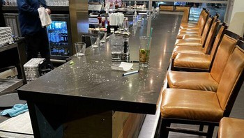 Ada seorang laki-laki yang bersin bisa 40-an kali dalam sekian menit. Sayangnya, dia tidak menutup mulutnya. Sekarang, lihat apa yang terjadi di bekas mejanya. Foto: ArtisticPossum via Bored Panda