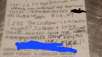 Hari yang melelahkan untuk pelayan yang tiba-tiba saja diceramahin sepanjang ini. Foto: junkiejarrett via Bored Panda