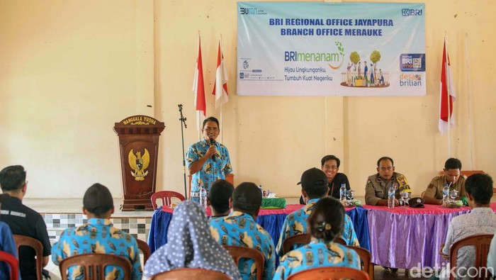 110 Bibit Kelengkeng Hijaukan Desa Salor Indah Papua Selatan Warga Desa Salor Indah, Provinsi Papua Selatan, menerima bantuan 110 bibit pohon kelengkeng. Bantuan ini diberikan melalui Program BRI Menanam.