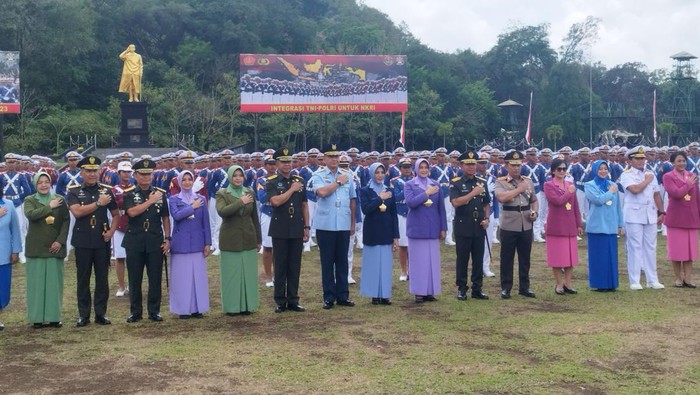 1.234 Prabhatar Akademi TNI-Akpol Diwisuda di Akmil