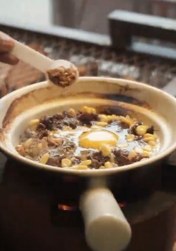 5 Restoran Ini Punya Menu Claypot Rice yang Enak dan Penuh Topping