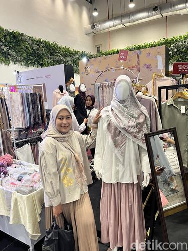 Acara Glam Local Warehouse Sale di Aeon Mall Tanjung Barat, Jakarta Selatan berlangsung mulai dari tanggal 28 November hingga 3 Desember 2023