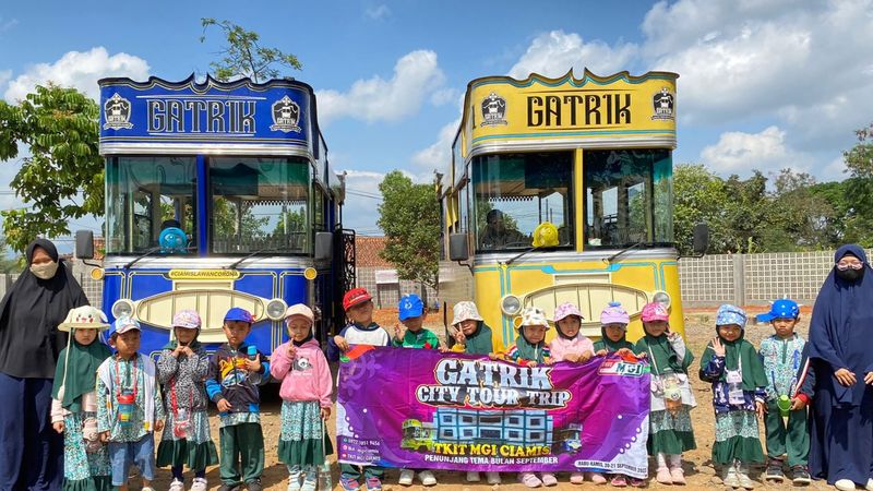 Anak-anak mengikuti program Outing Class di Ciamis.