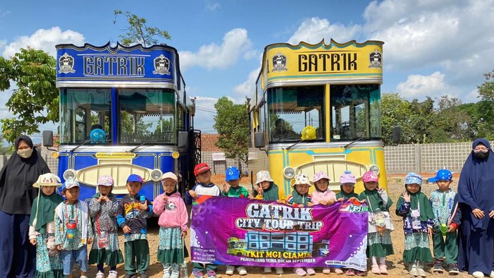 Anak-anak mengikuti program Outing Class di Ciamis.