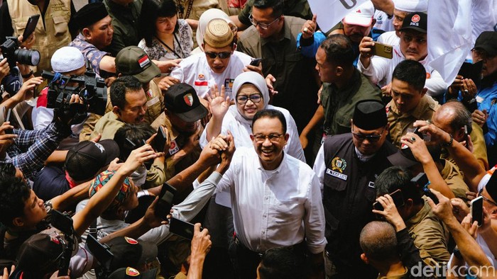 Anies Sapa Pendukung di GOR Ciracas, Singgung Sembako Mahal