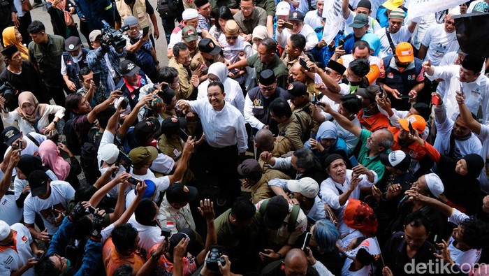 Anies Sapa Pendukung di GOR Ciracas, Singgung Sembako Mahal