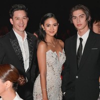 Aurelie juga sempat mengabadikan momen bersama aktor Mike Lewis dan bintang film asal Thailand, Bright Vachirawit. Foto: Instagram/@aurelie