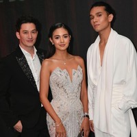 Aurelie Moeremans bersama sejumlah artis Tanah Air menghadiri Tatler Ball yang digelar majalah Tatler Asia di The Londoner Macao pada Jumat (24/11/2023). Foto: Instagram/@aurelie