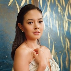 Masa Lalu Aurelie Moeremans: Dari Roby Tremonti sampai Memoar Broken Strings