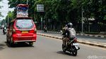 Awas Jatuh, Kasur Menumpuk di Atap Angkot