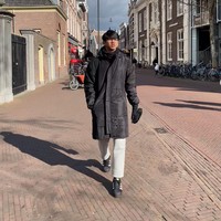 Lahir pada 9 Oktober 2005 saat ini Ayman sudah berusia 18 tahun. Meski baru 18 tahun namun tubuhnya terlihat tinggi dan proporsional. Pesonanya pun tak kalah dari sang ayah. Foto: Instagram/@aymanmodjo